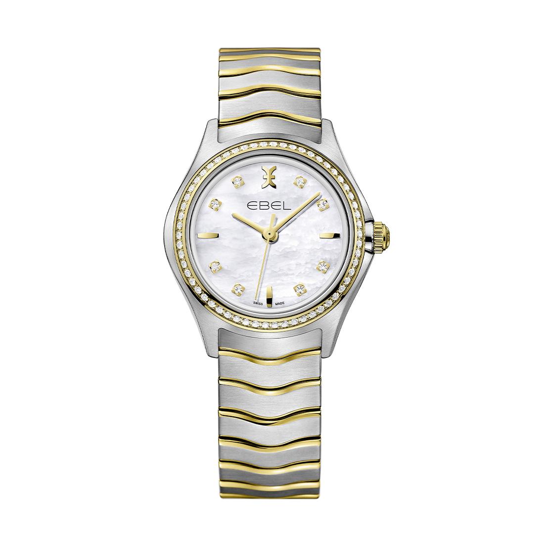 Ebel dames polshorloge wave heeft een prachtige parelmoer wijzerplaat met daarop diamanten indexen en goudkleurige wijzers. Ook de lunet van het horloge is bezet met diamanten. In totaal zit er 0.43 karaat in het horloge verwerkt. De horlogeband is gemaakt van edelstaal gecombineerd met 18 karaat goud. 